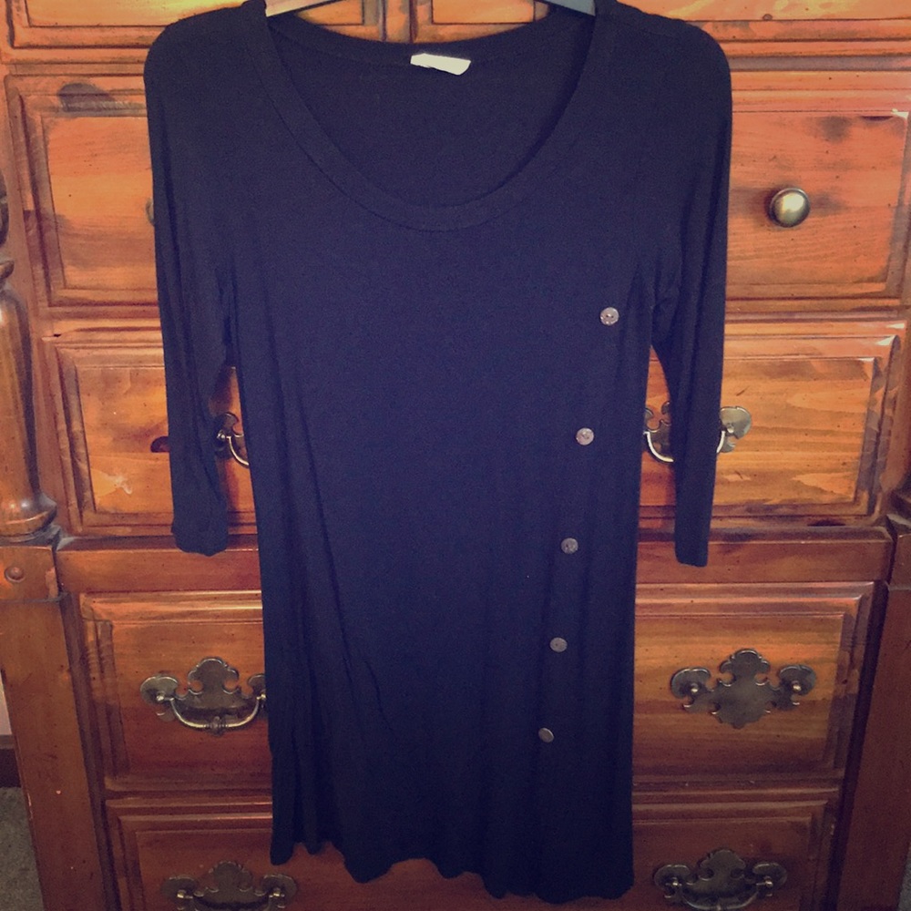 Long black tunic with side buttons